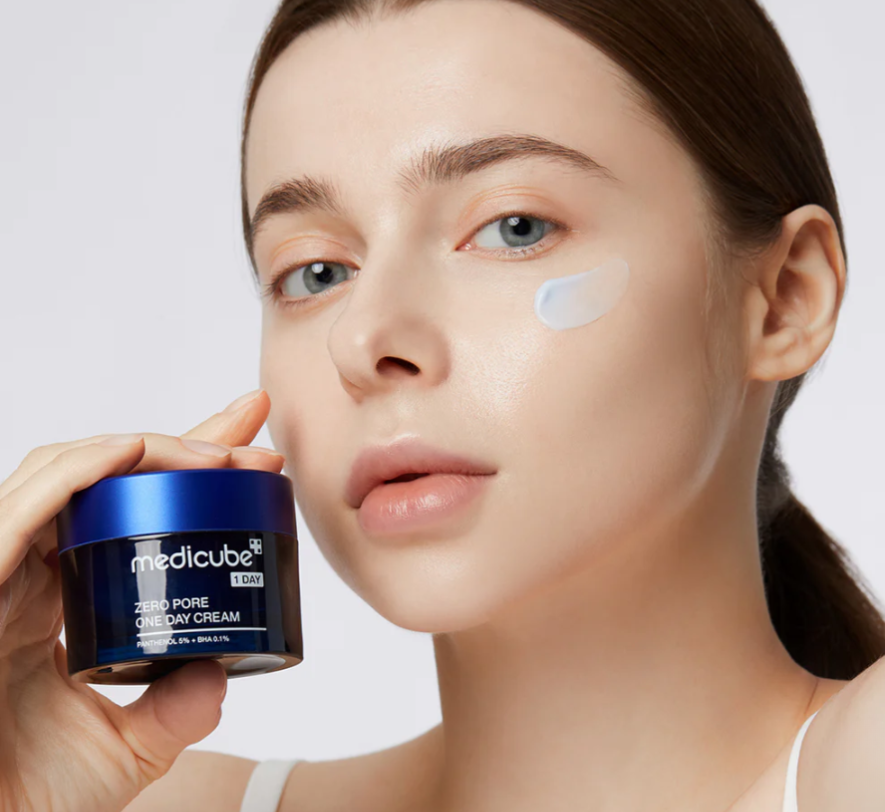 Medicube skincare set ( Serum+ Cream) worth 450