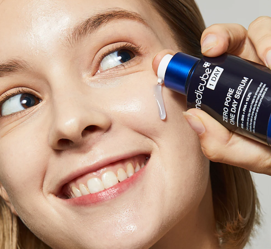 مجموعة العناية بالبشرة مع جهاز Medicube Booster